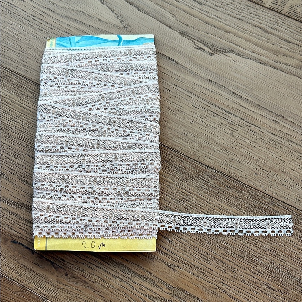 Delicate Peach/Tan Lace Trim